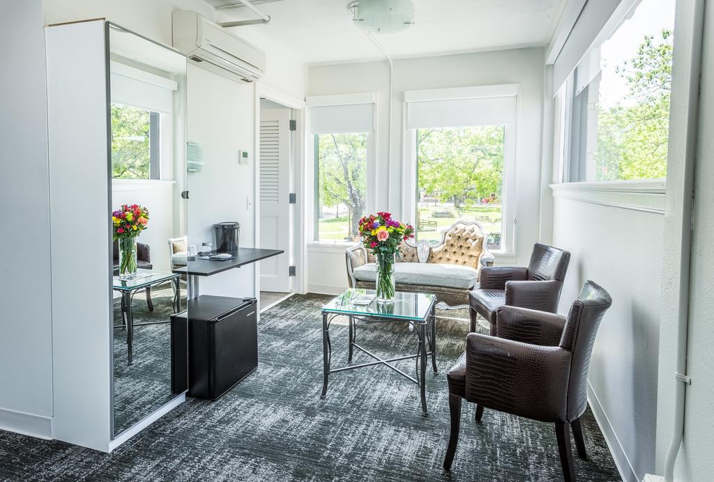 Park Plaza Hotel Сегиин Екстериор снимка