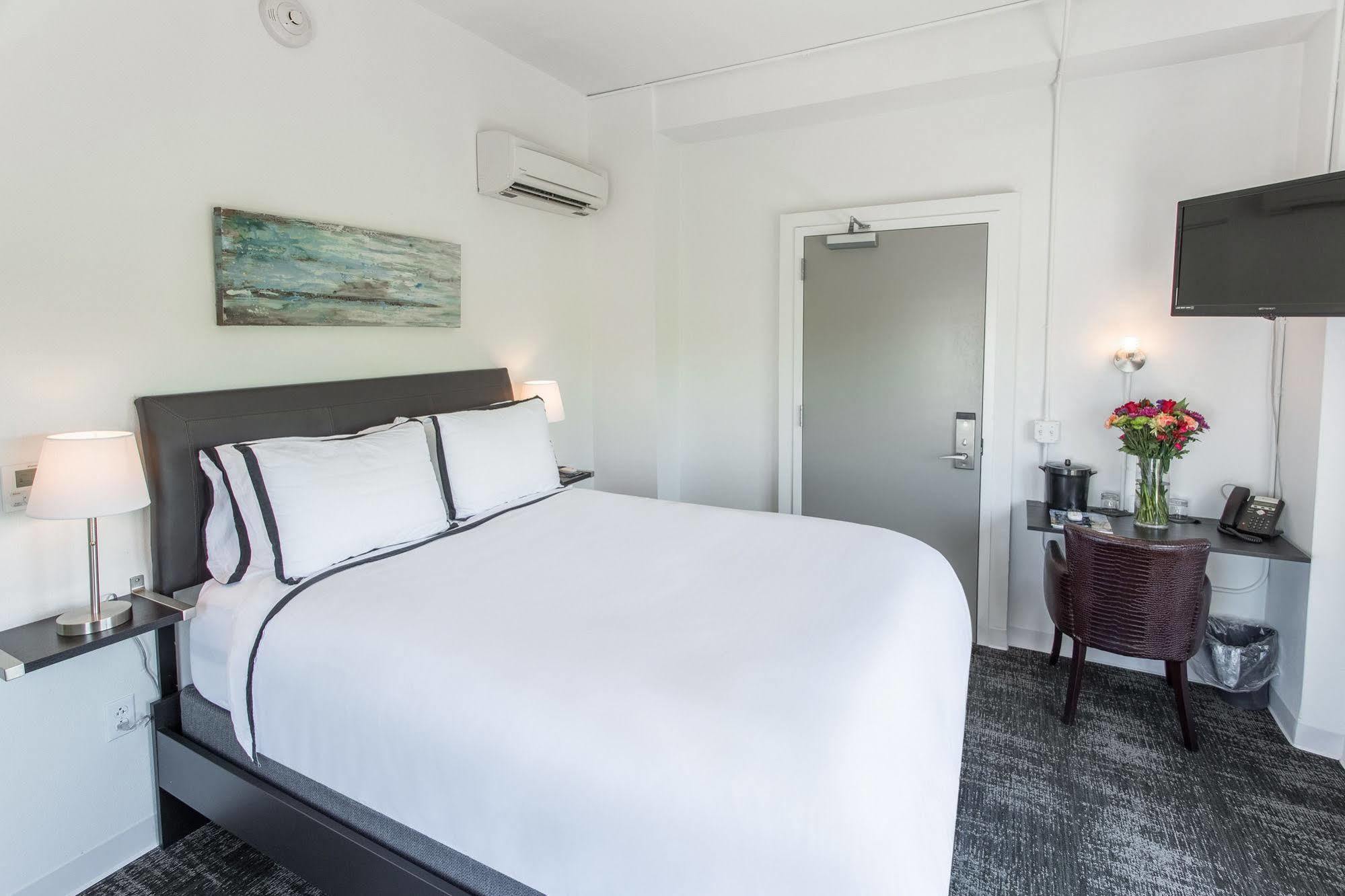 Park Plaza Hotel Сегиин Екстериор снимка