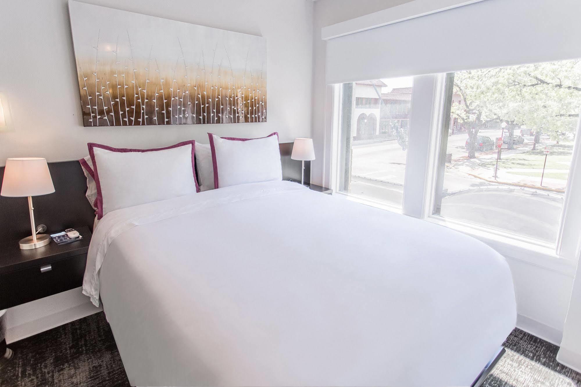 Park Plaza Hotel Сегиин Екстериор снимка