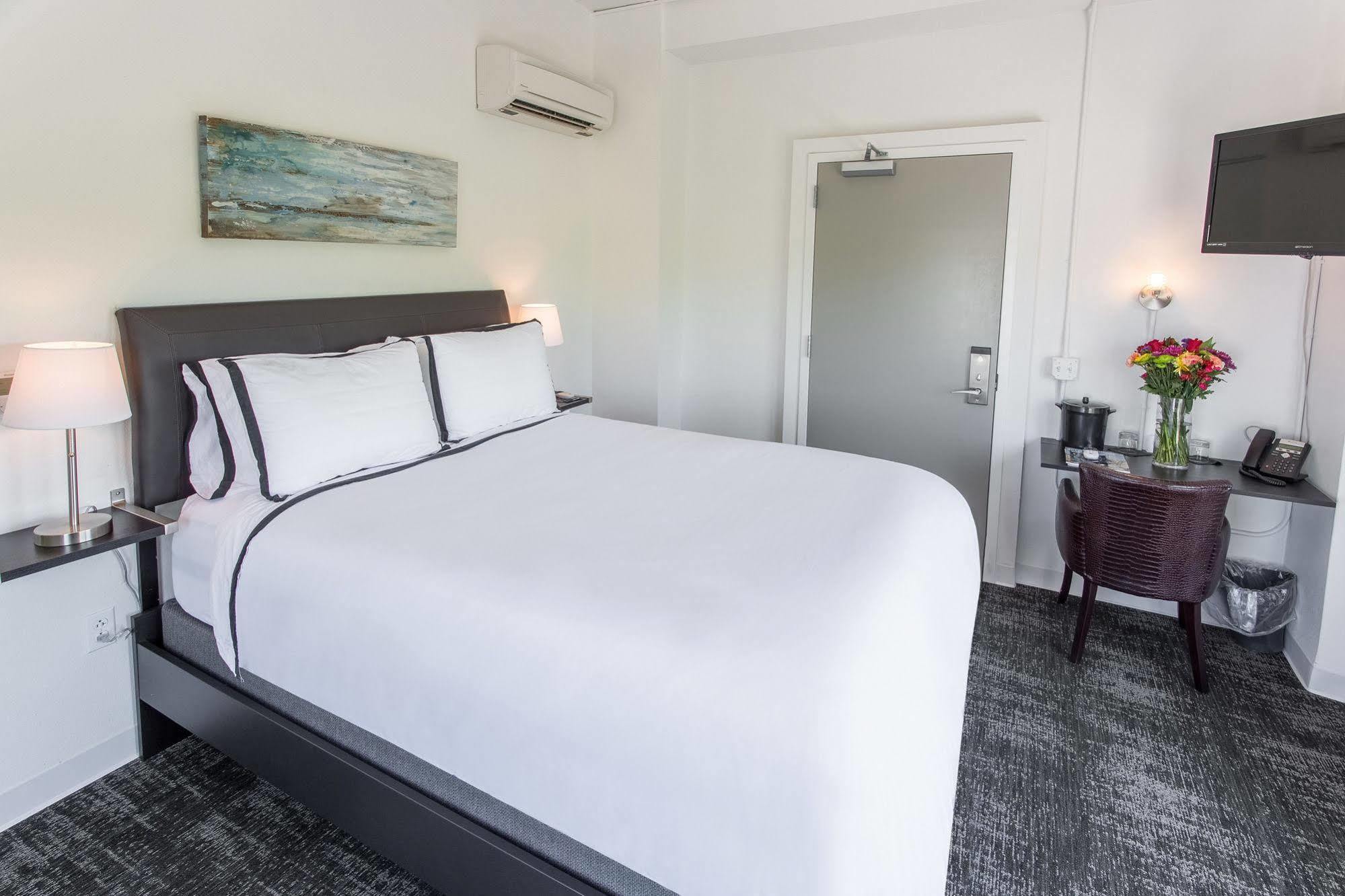 Park Plaza Hotel Сегиин Екстериор снимка
