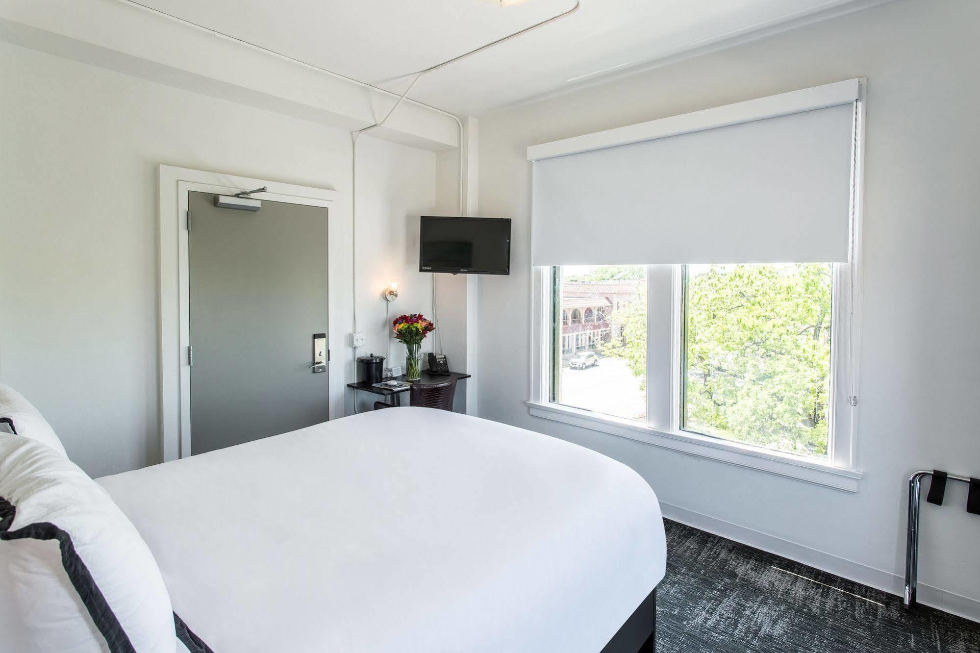 Park Plaza Hotel Сегиин Екстериор снимка