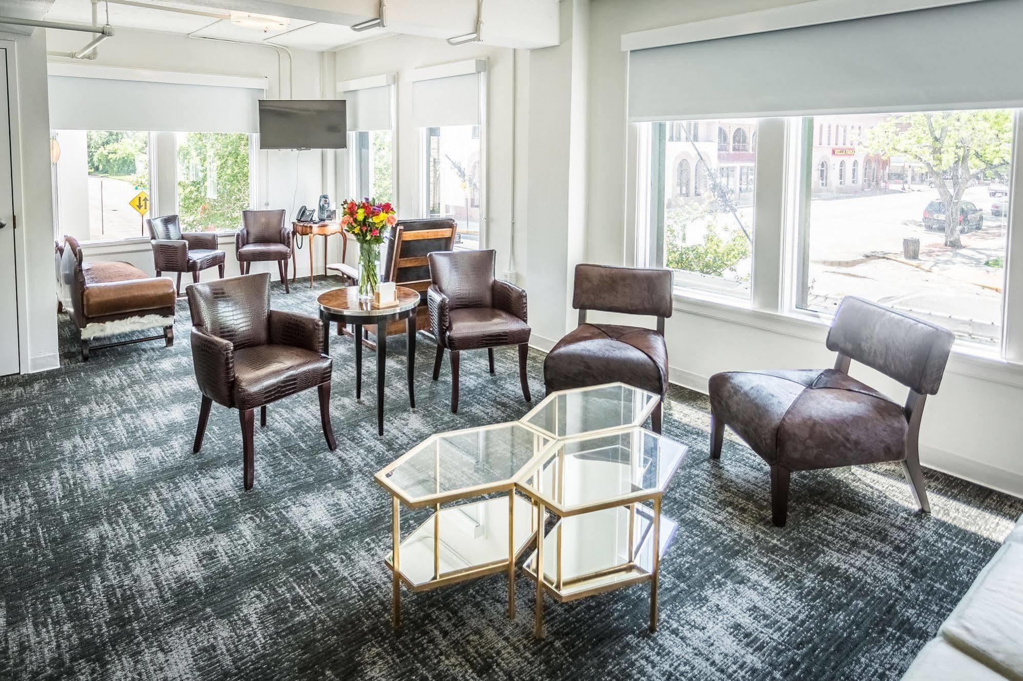 Park Plaza Hotel Сегиин Екстериор снимка